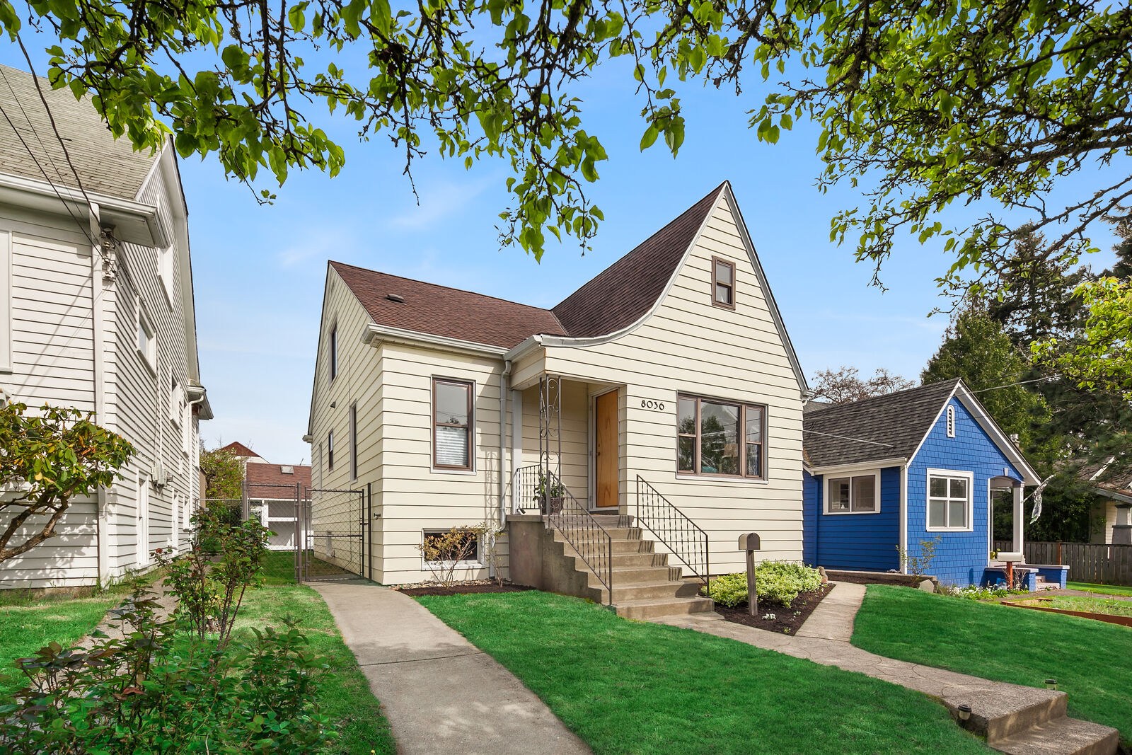 Property Photo:  8036 Brooklyn Ave NE  WA 98115 