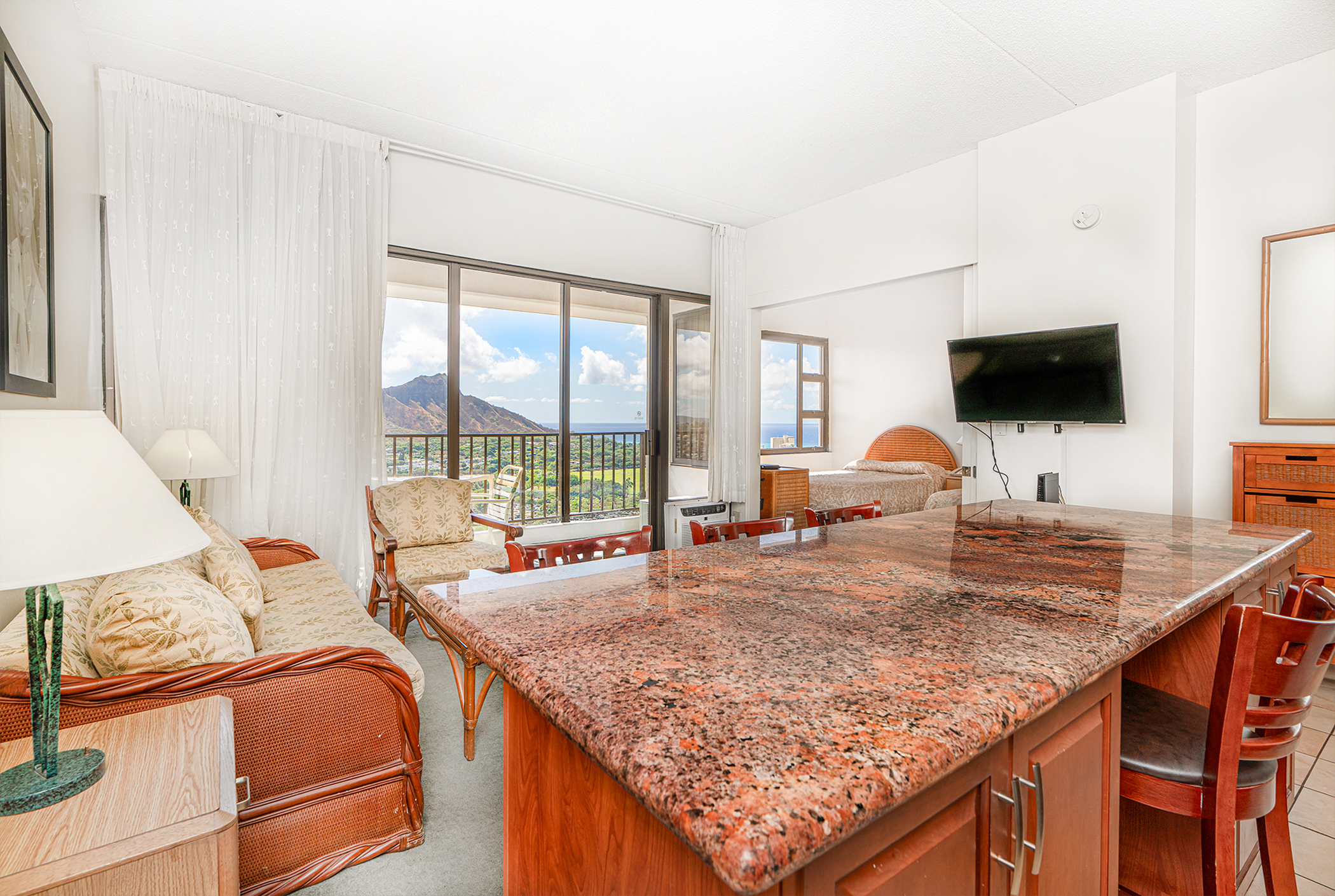 Property Photo:  201 Ohua Avenue Makai 3707  HI 96815 