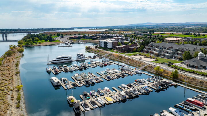 Property Photo:  386 Columbia Point Dr 201  WA 99352 
