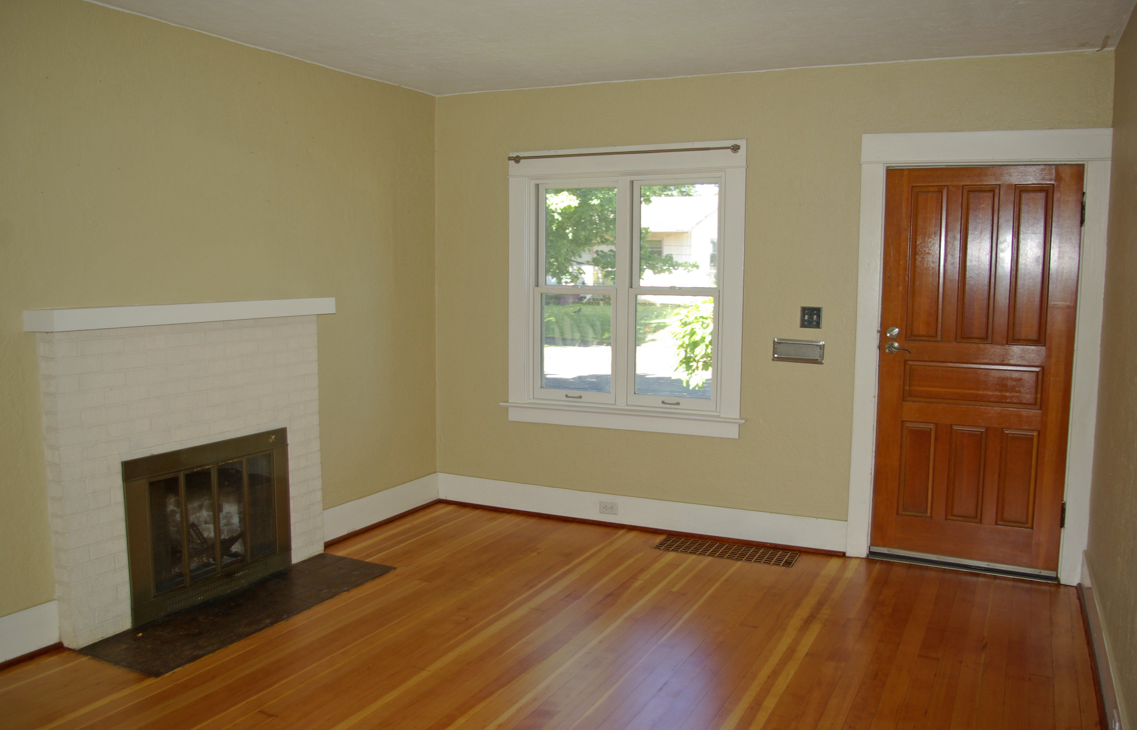 Property Photo: Living room 6236 NE 14th Avenue  OR 97211 