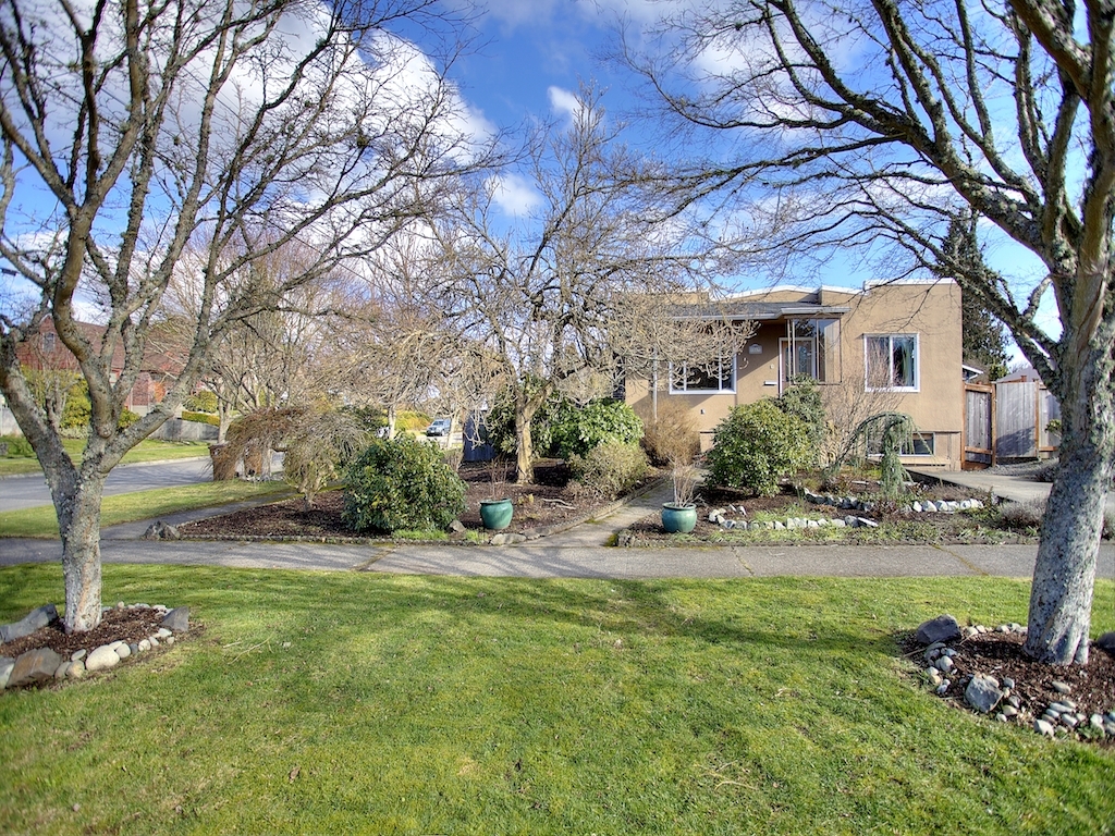 Property Photo:  1519 N Monroe St  WA 98406 