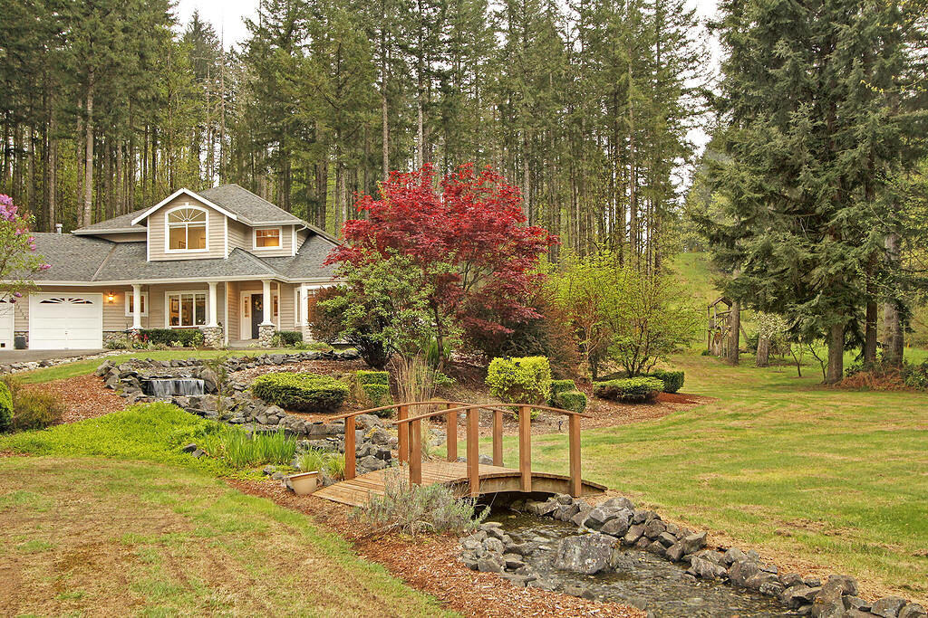 Property Photo:  17058 234th Wy SE  WA 98038 