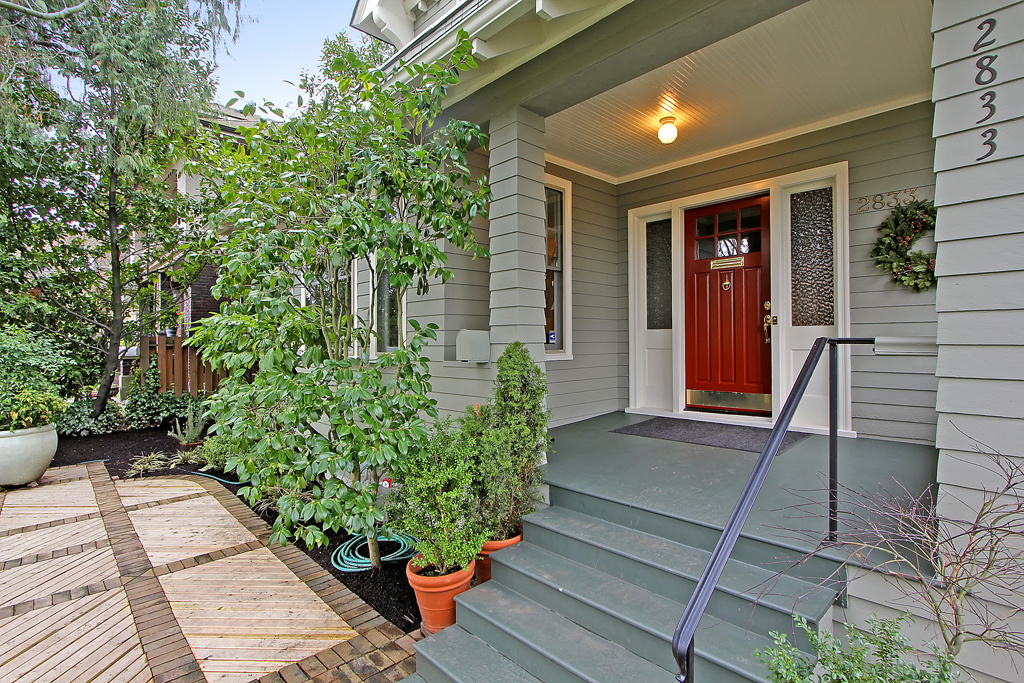 Property Photo: Front porch 2833 Broadway E  WA 98102 