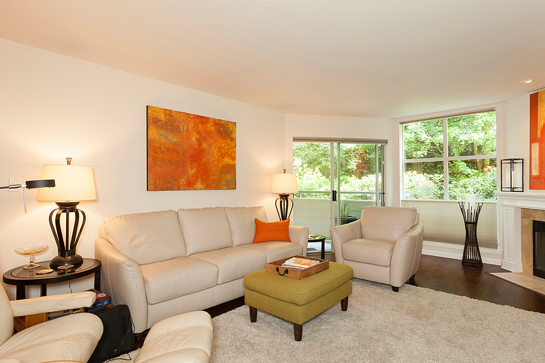 Property Photo: Living room 424 102nd Ave SE 107  WA 98004 