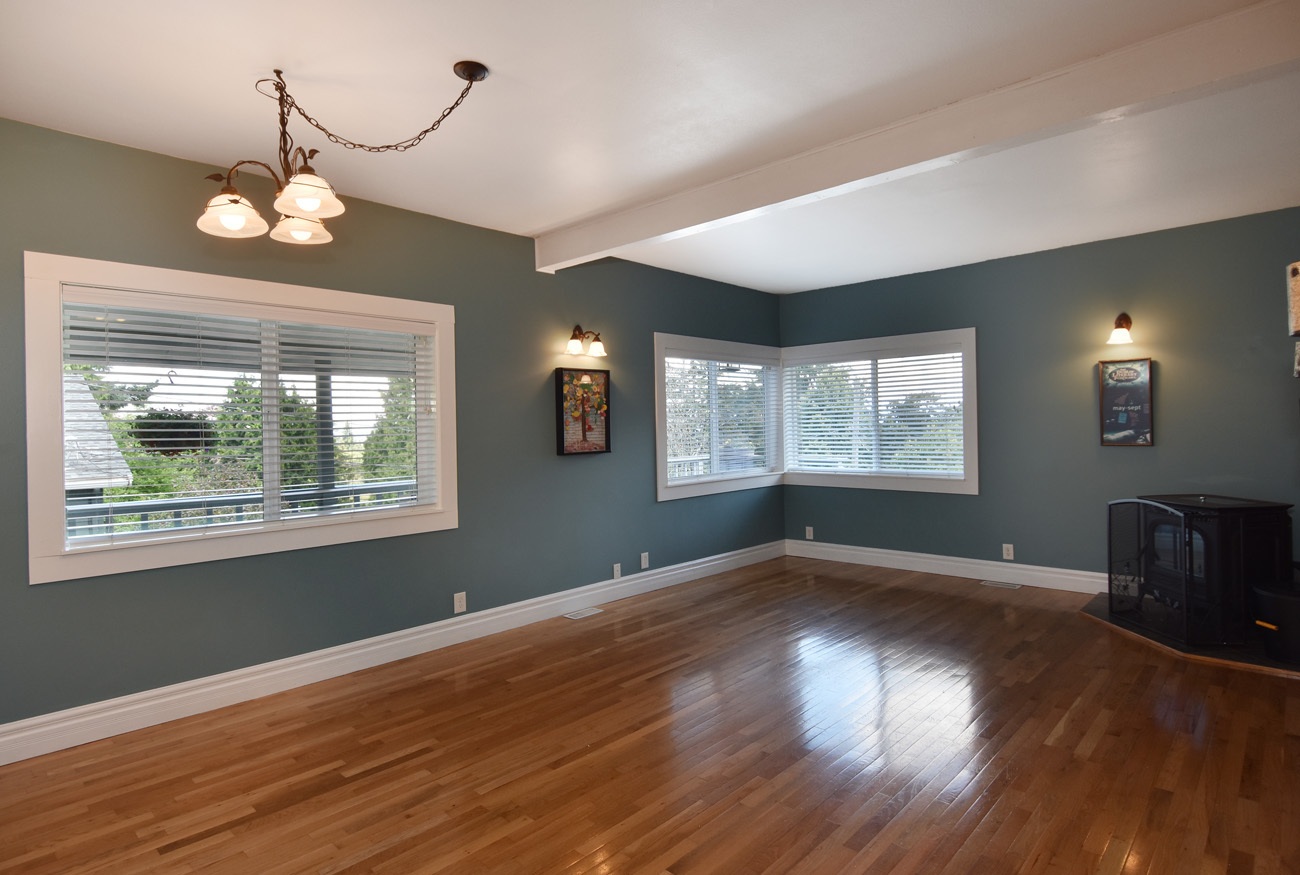 Property Photo: Living & dining room 11621 16th Ave S  WA 98168 