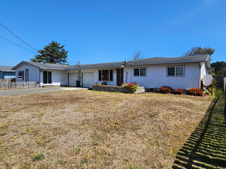 755 735 Bluff Ave  Bandon OR 97411 photo