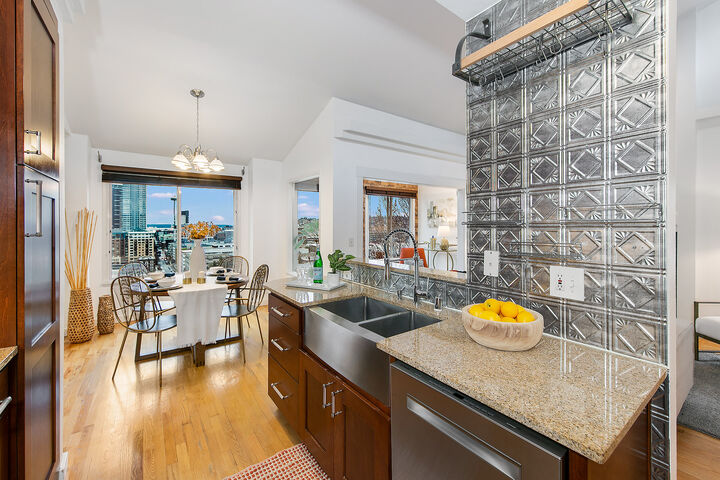 Property Photo: 131 Bellevue Avenue E 401 WA 98102