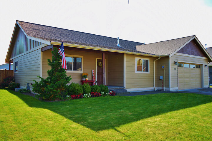 Property Photo: Exterior Views 403 West View Place WA 98276