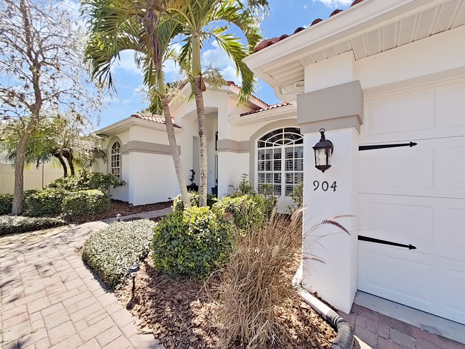 Property Photo:  904 Vista Verde Lane  FL 33573 