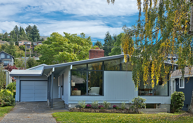Property Photo: 3218 33rd Ave W WA 98199