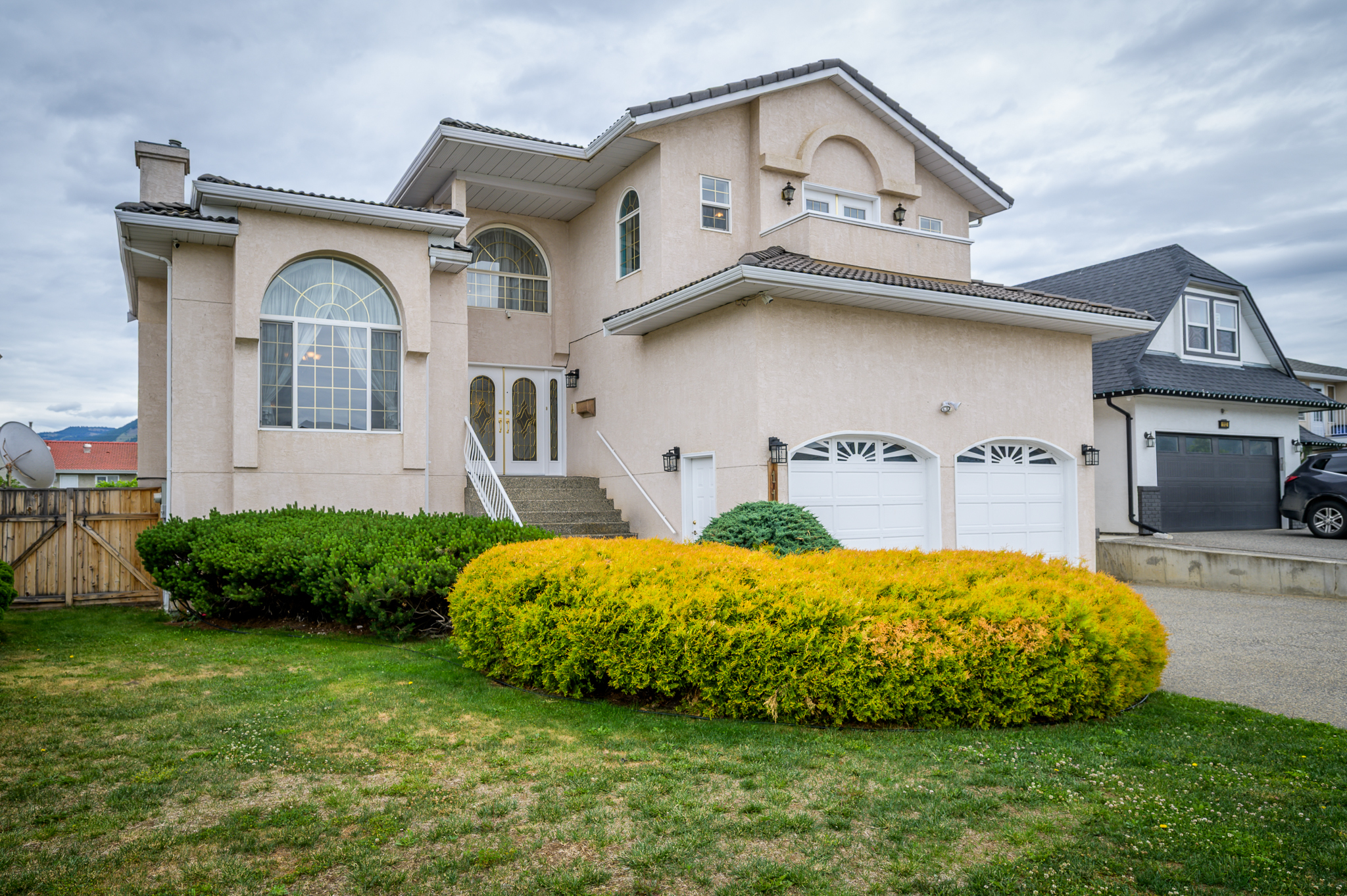 Property Photo: 1120 14th Street BC V2B 8K7