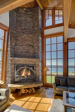 Property Photo: Dramatic great room w/soaring ceilings 9710 Lindsay Place  WA 98020 