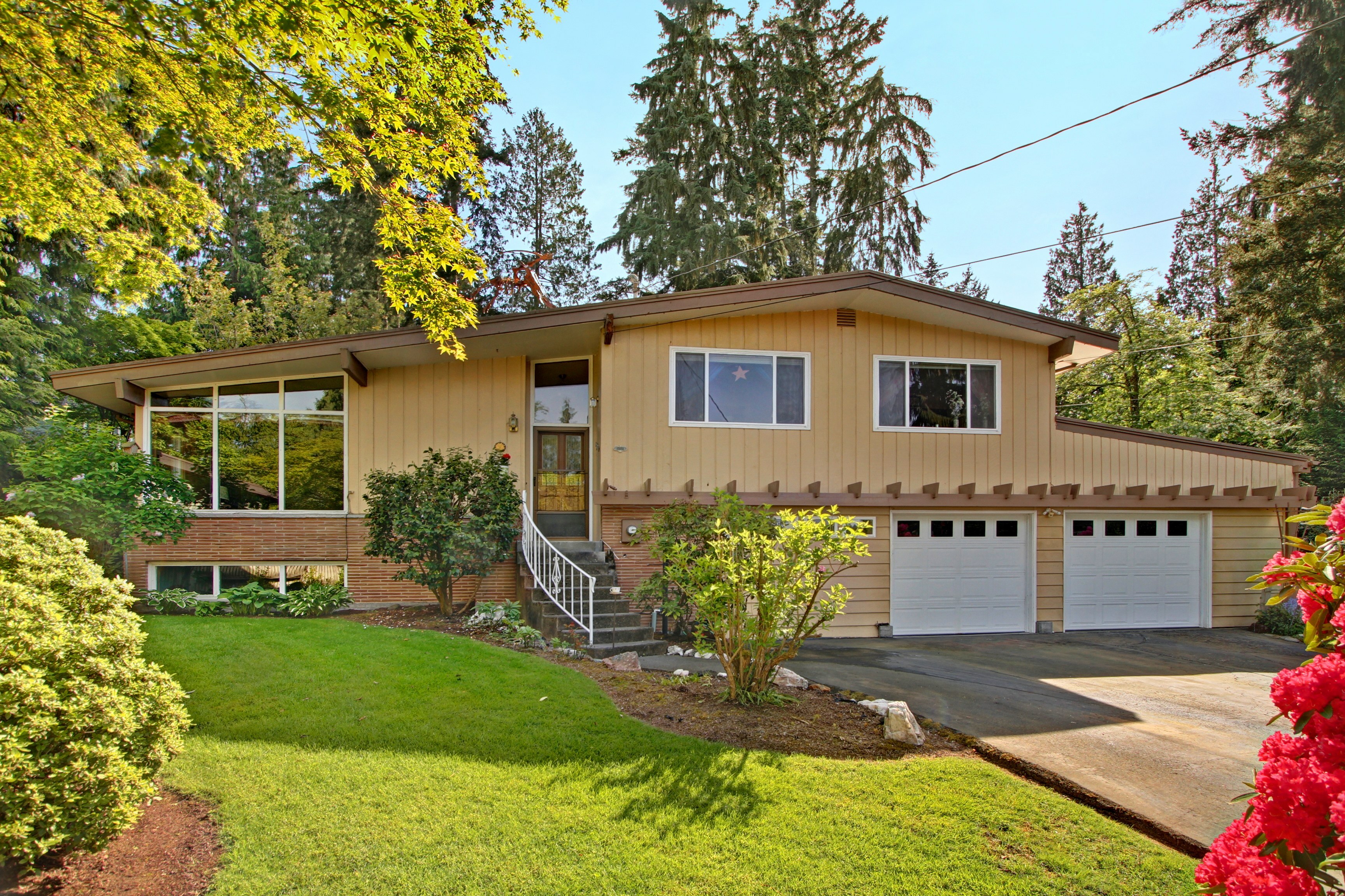 Property Photo: Dining room/family room 17073 Hamlin Rd NE  WA 98155 