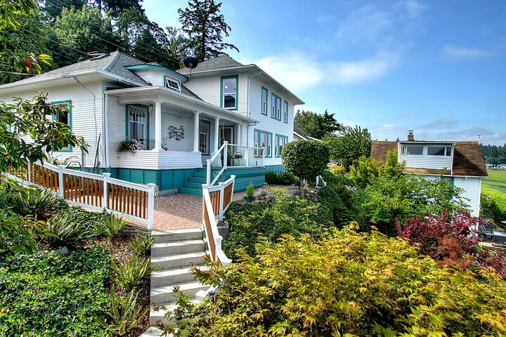 Property Photo: Home exterior 514 Perry Ave N WA 98366