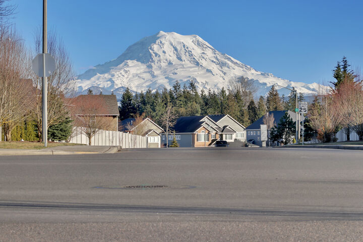 Property Photo: 17212 135th Ave E WA 98374
