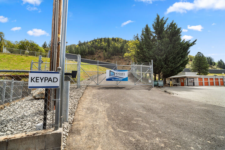 Property Photo:  5450 River Road  OR 97537 