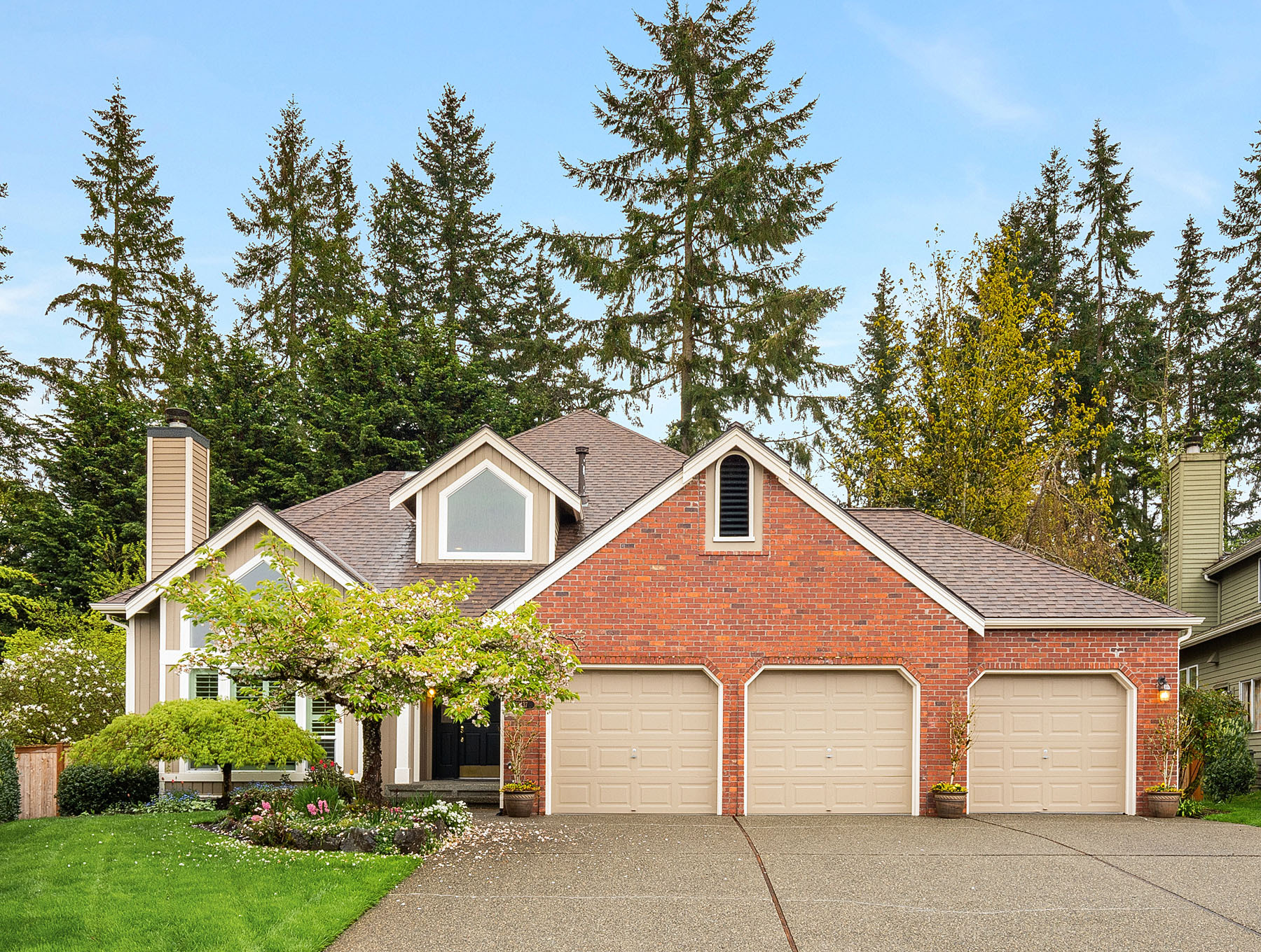 Property Photo:  21437 SE 35th Wy  WA 98075 