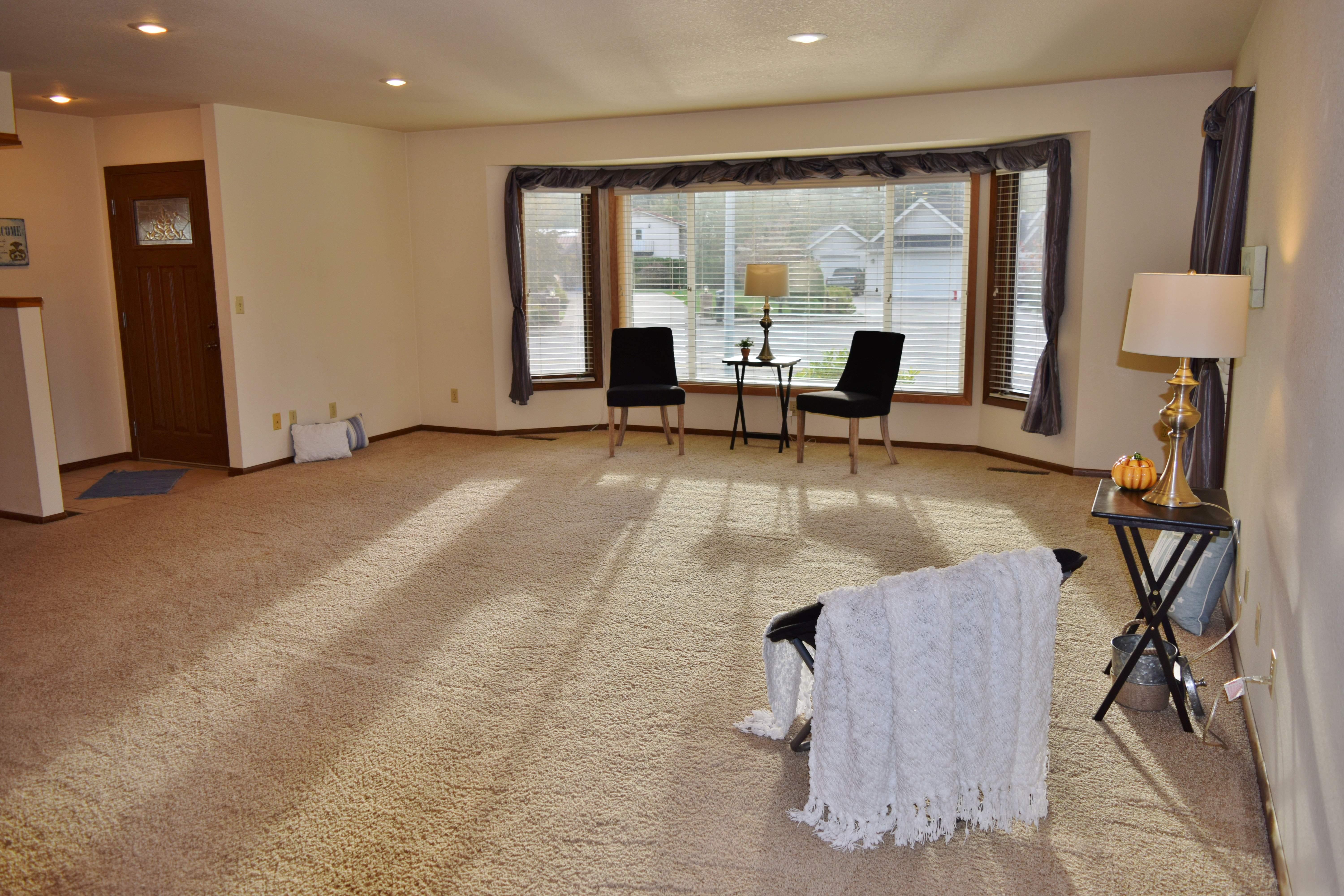 Property Photo: Living room 408 N 17th St WA 98264