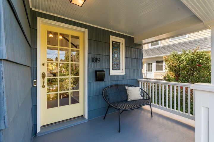 Property Photo:  1819  2nd Avenue N  WA 98109 