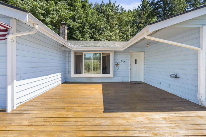 Property Photo:  910  Century Court NE  WA 98516 