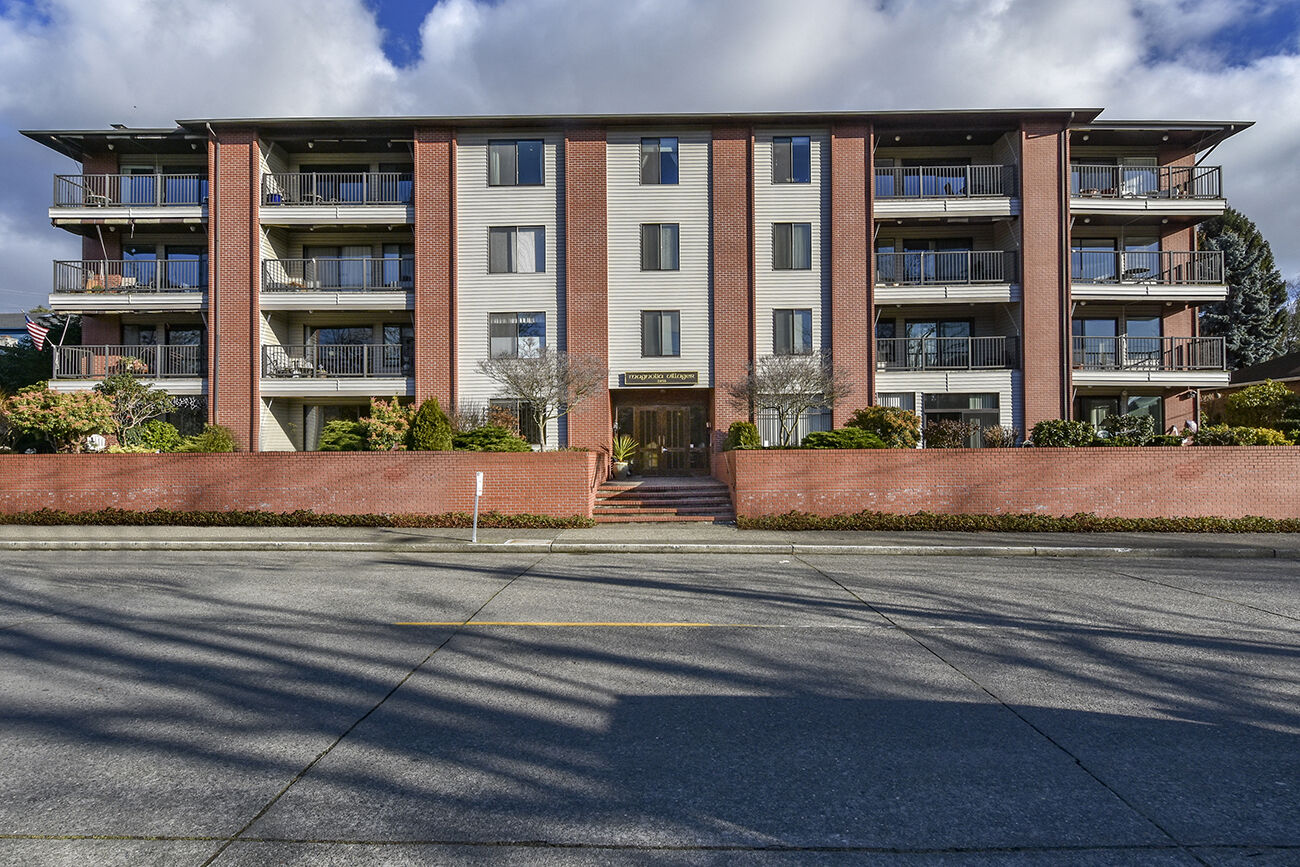 Property Photo: Magnolia Villager  2858 32nd Ave W 304  WA 98199 