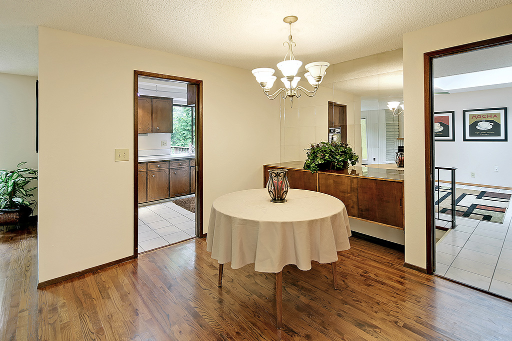 Property Photo: Kitchen/dining room 15904 SE 42nd Place  WA 98006 