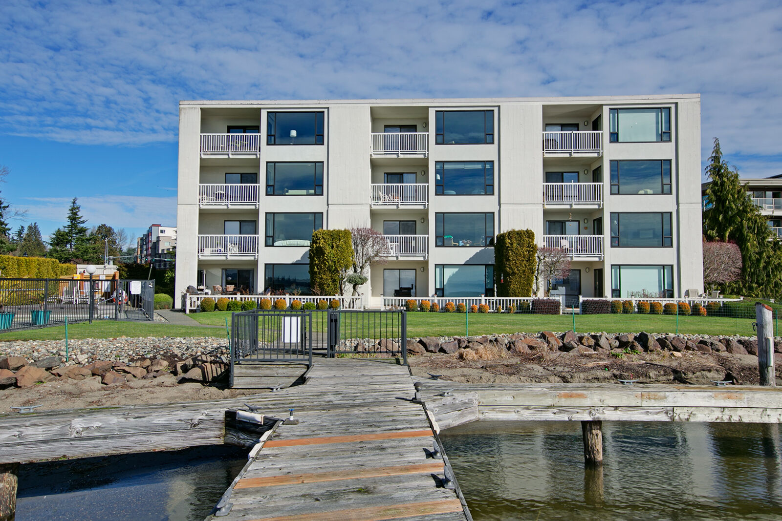 Property Photo: 9717 NE Juanita Dr 402 WA 98034