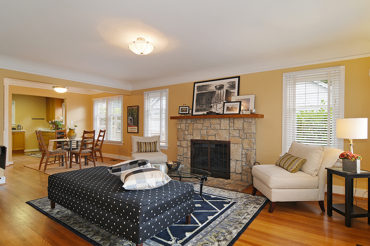 Property Photo: Living room/dining room/kitchen 3648 Ashworth Ave N  WA 98103 