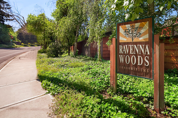 8929 Ravenna Ave NE  Seattle WA 98115 photo