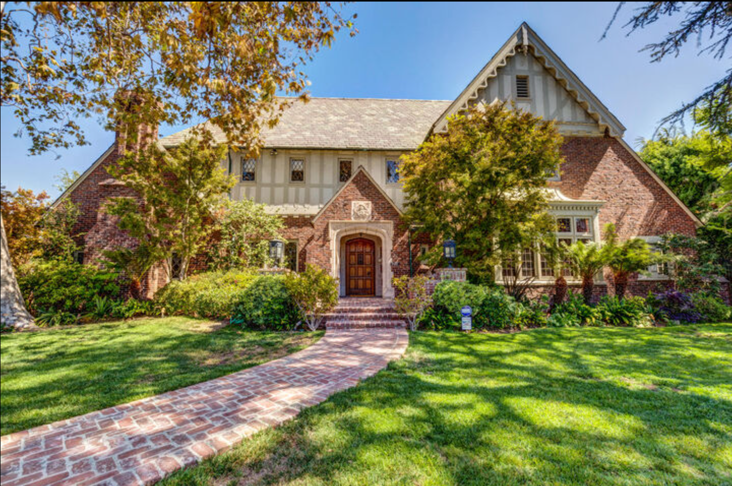 Property Photo: 500 S Muirfield Rd CA 90020