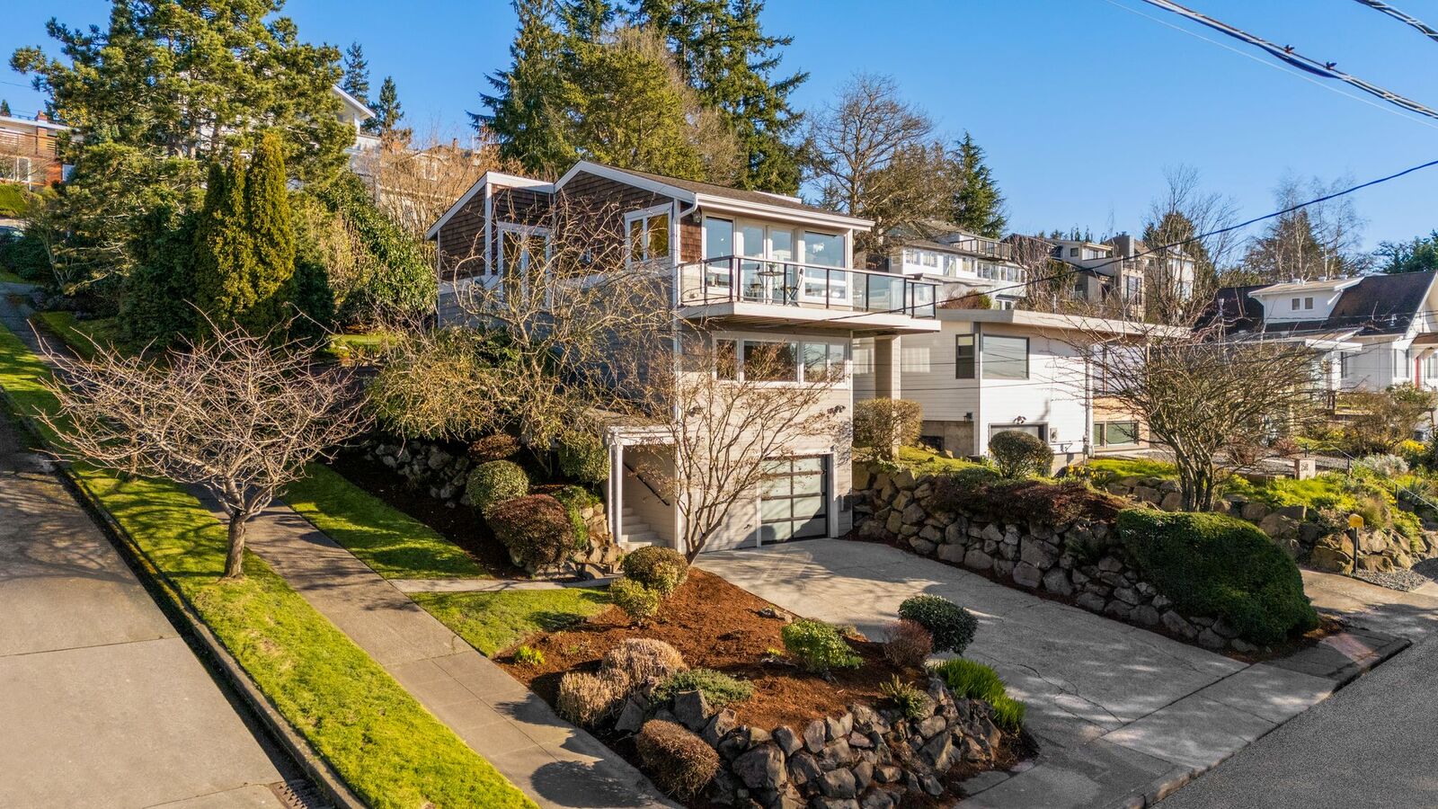 Property Photo: 2572 13th Avenue W WA 98119