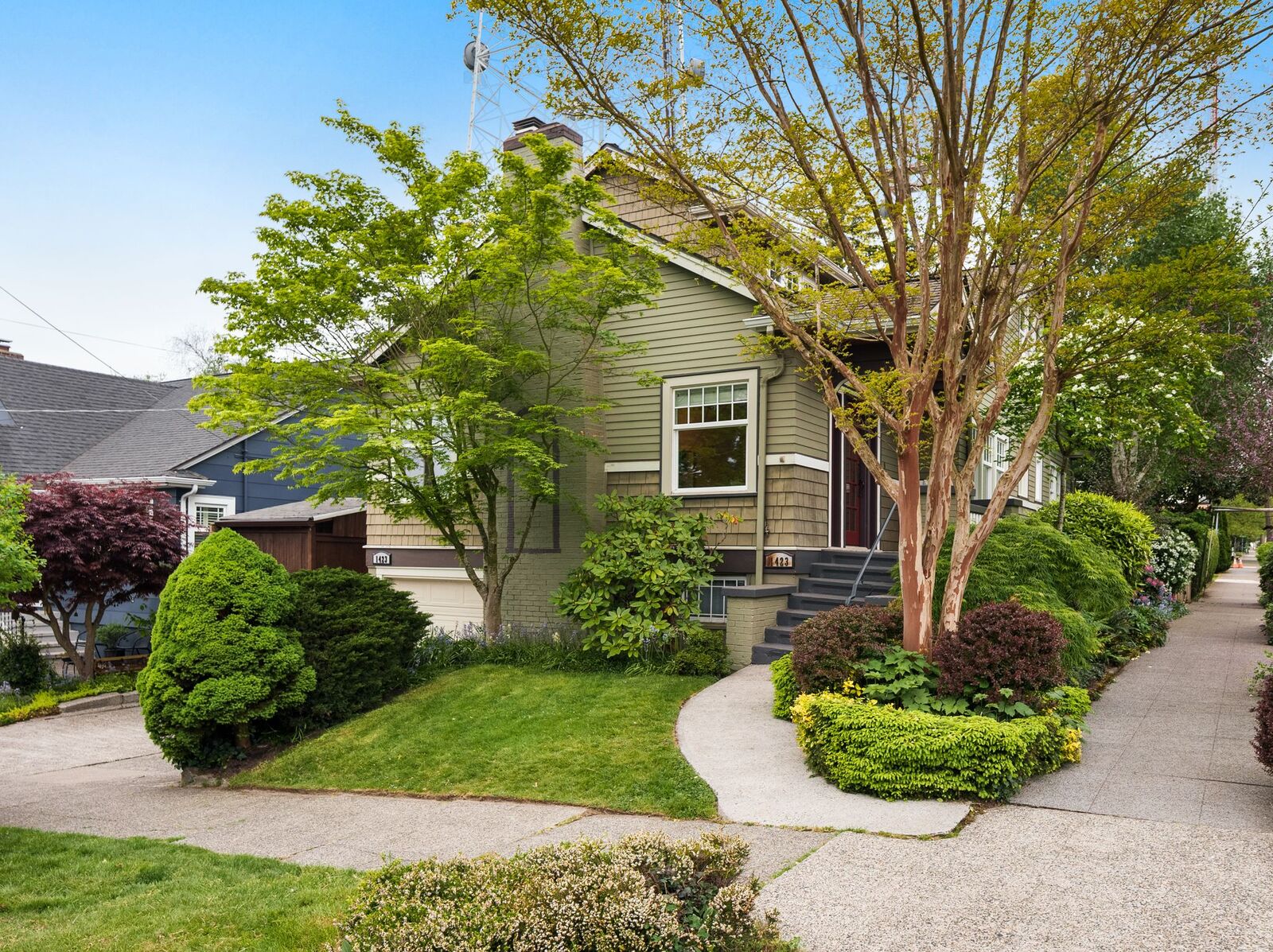 Property Photo:  1423  Nob Hill Avenue N  WA 98109 