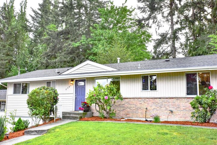Property Photo: 23812 79th Ave W WA 98026