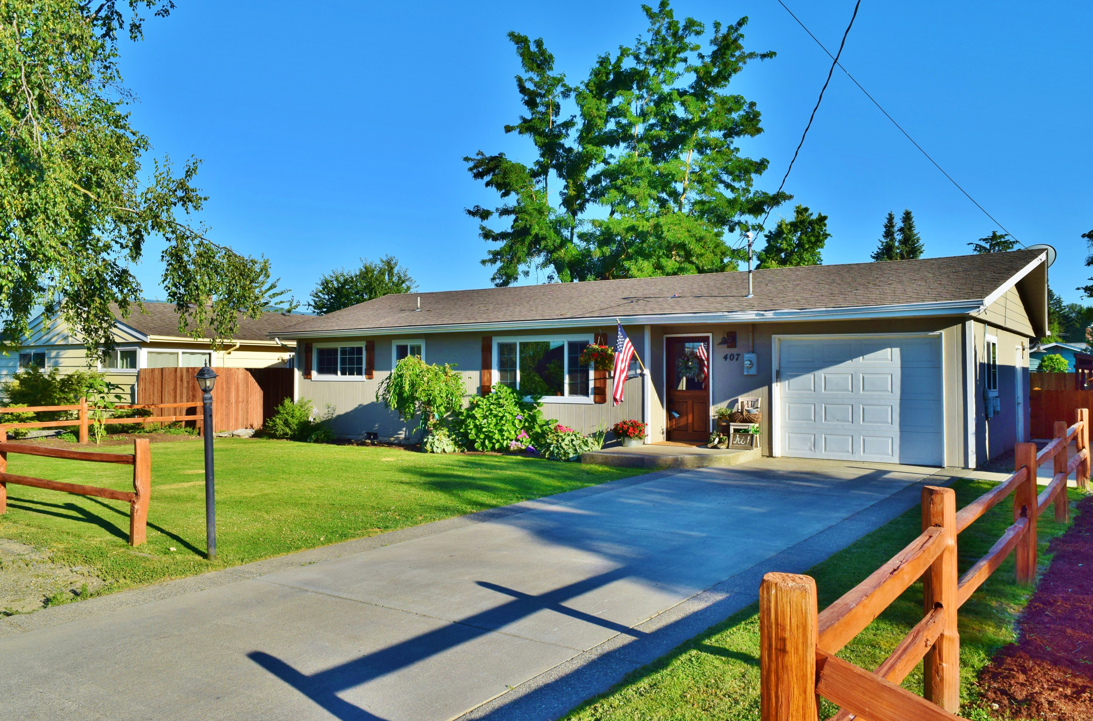 Property Photo: Exterior 407 W Second St WA 98247