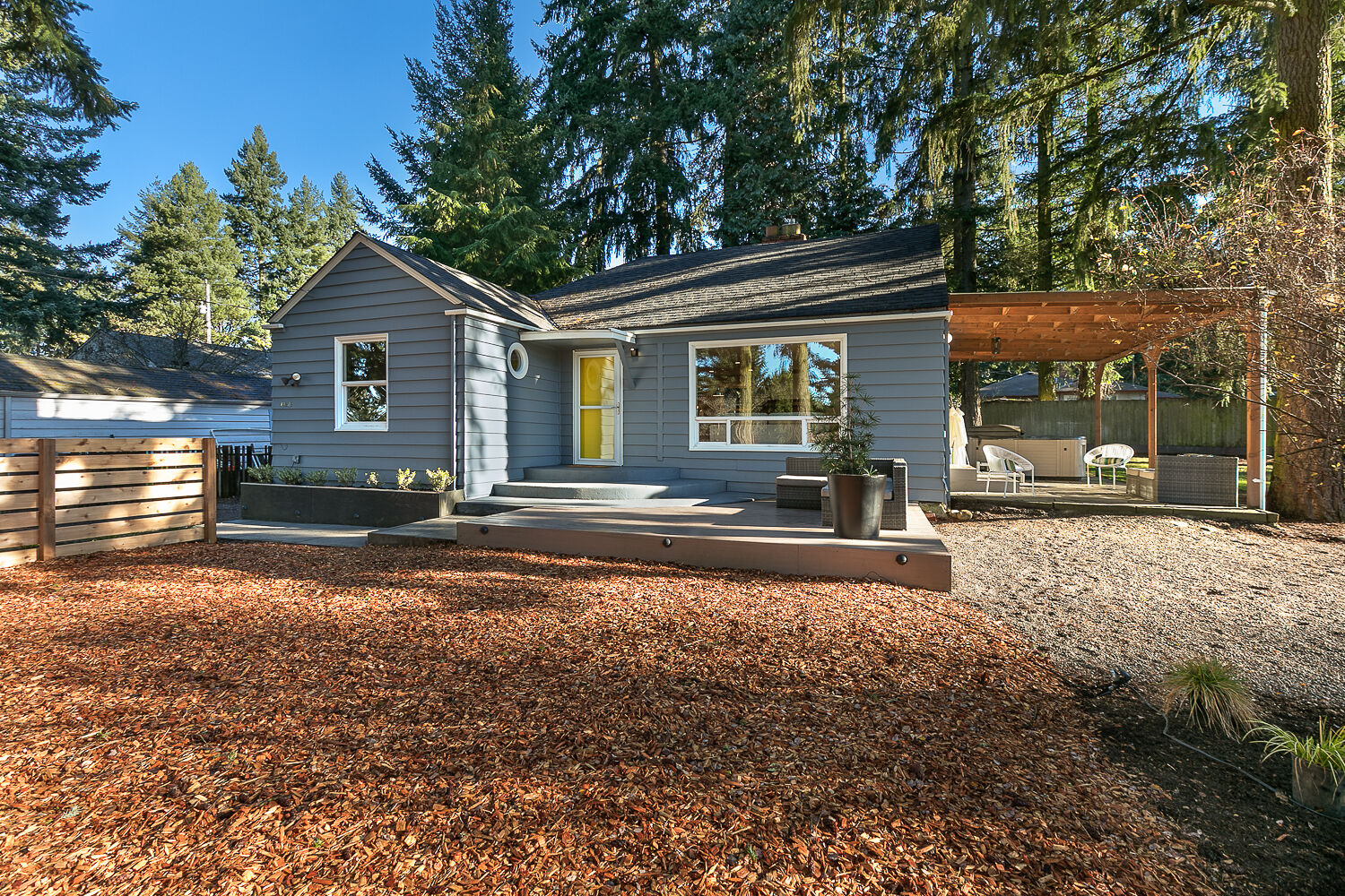 Property Photo: 14202 Roslyn Place N WA 98133