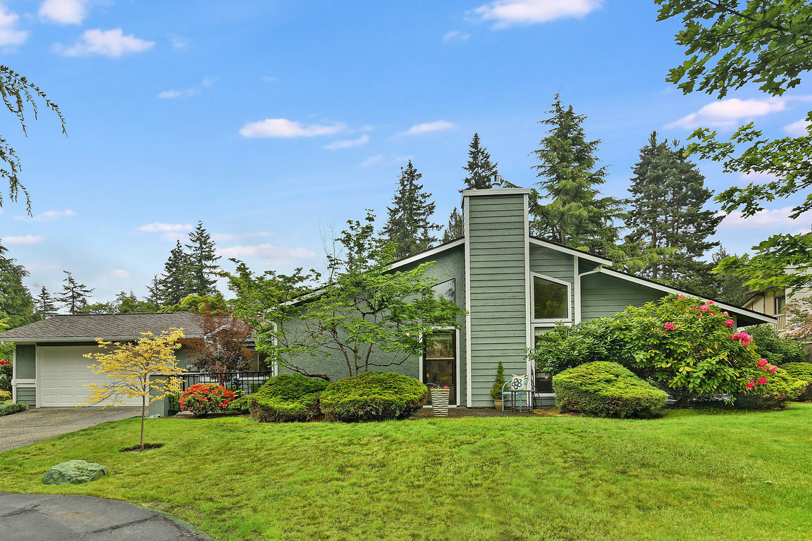 Property Photo:  15924 Village Green Dr B  WA 98012 