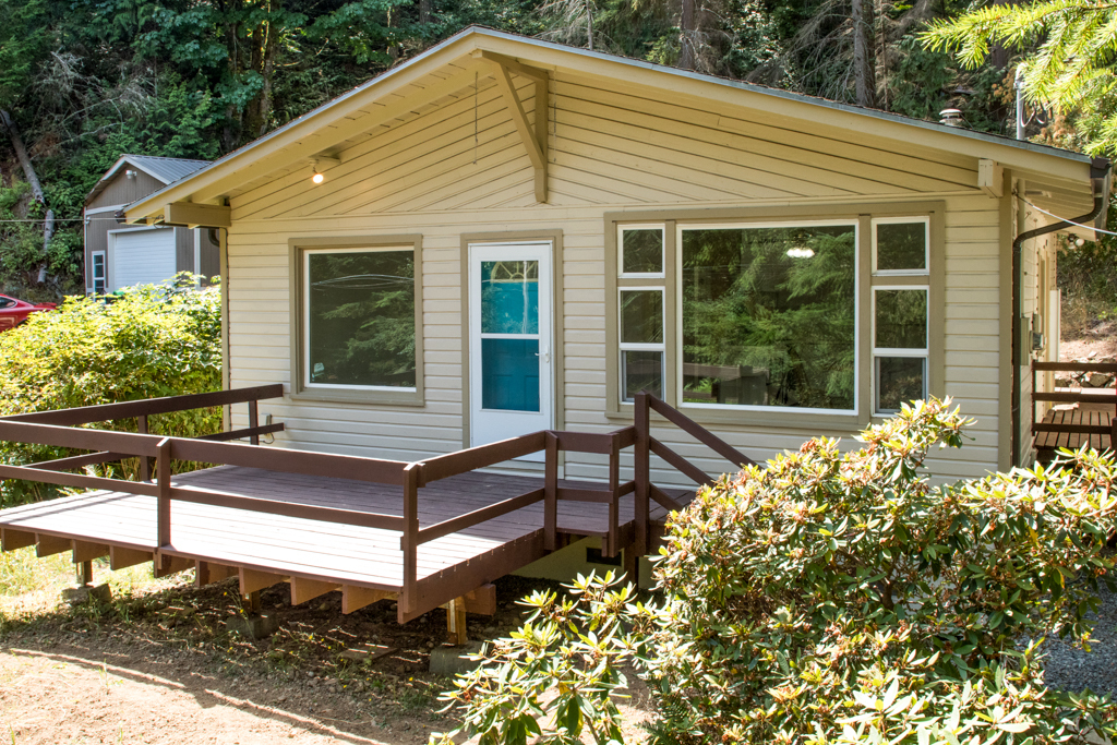 Property Photo: 1213 Scenic Ave WA 98262
