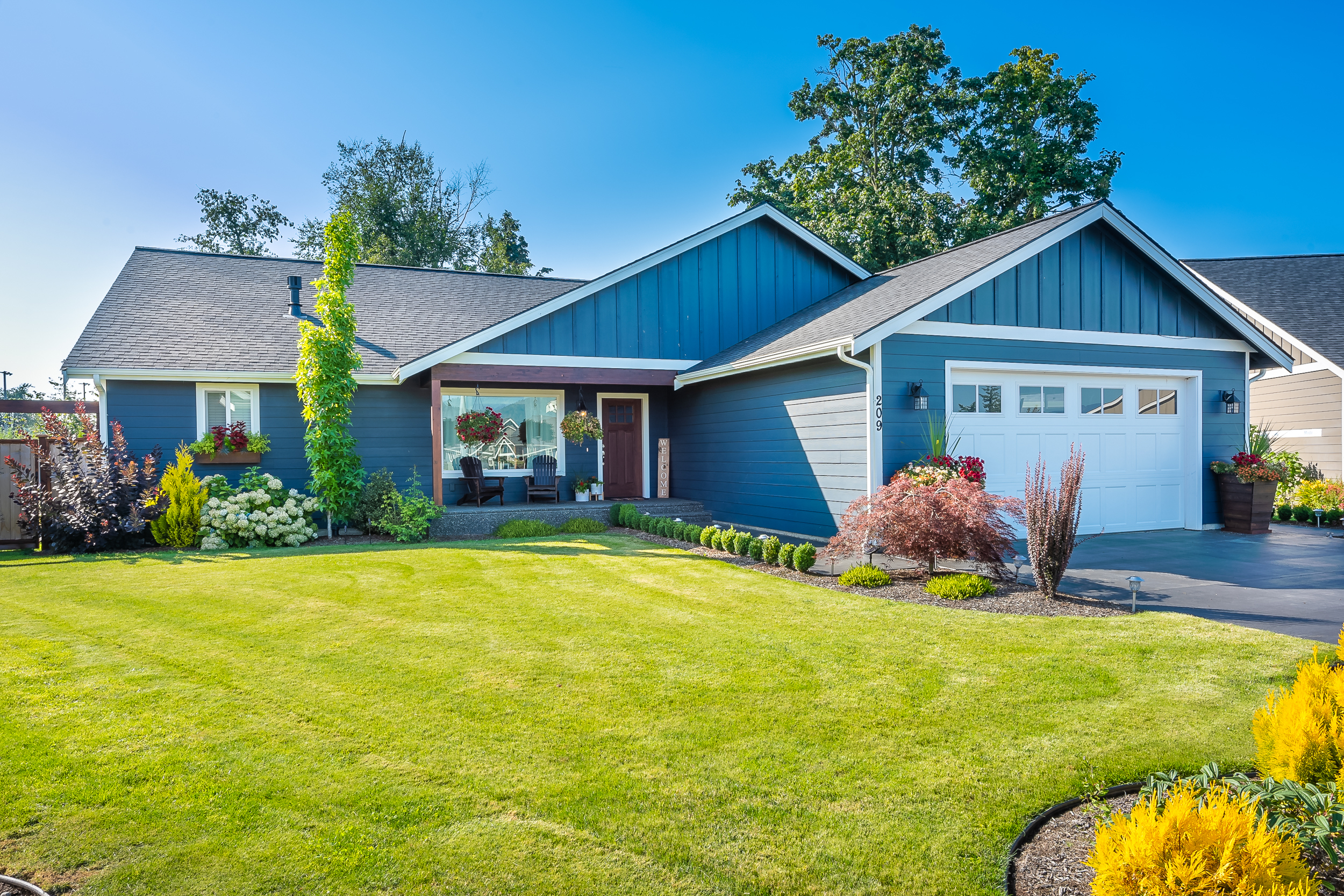 Property Photo:  209 Cornerstone Ct  WA 98295 