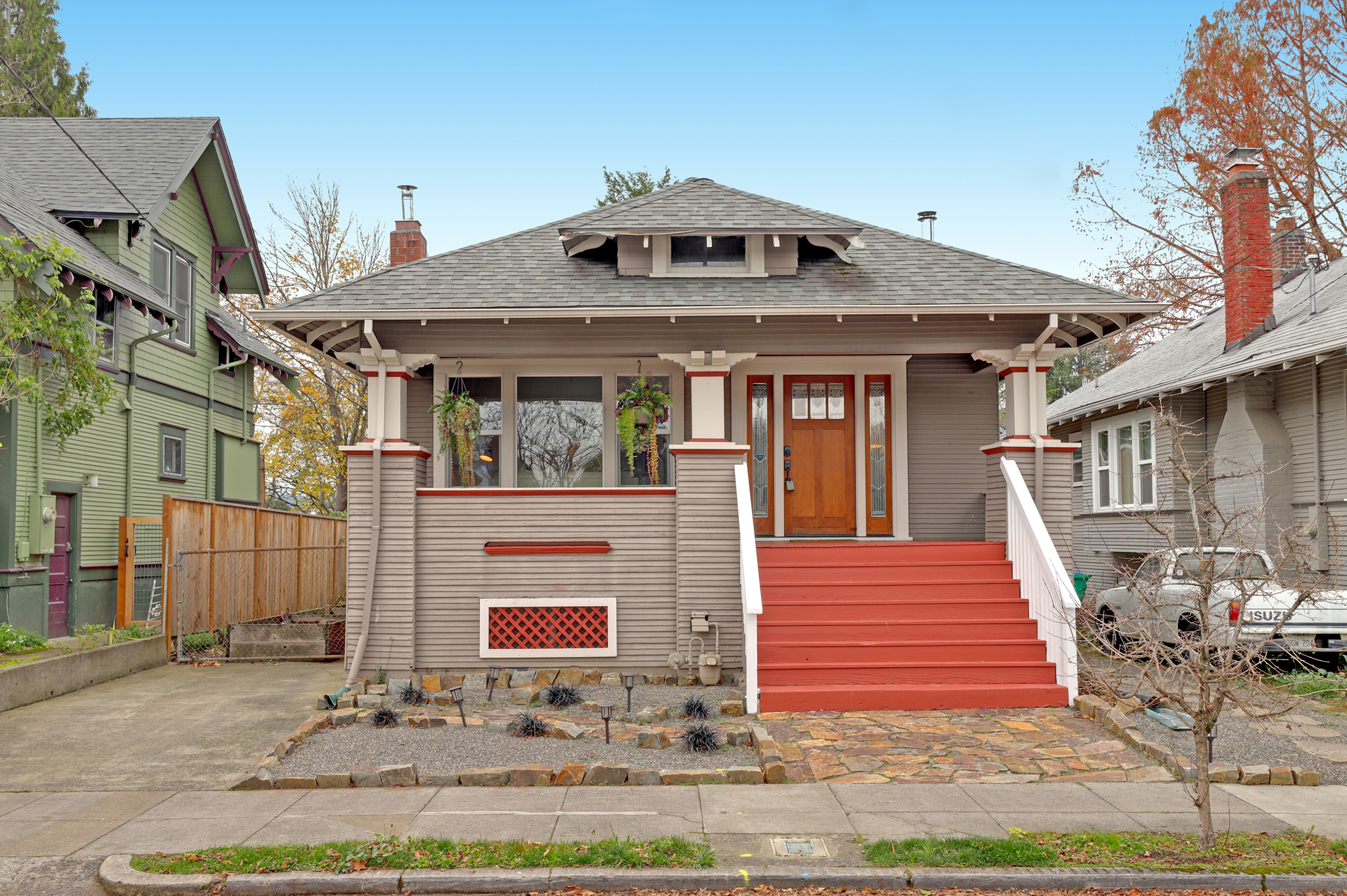 Property Photo:  1417 SE 45th Ave  OR 97215 