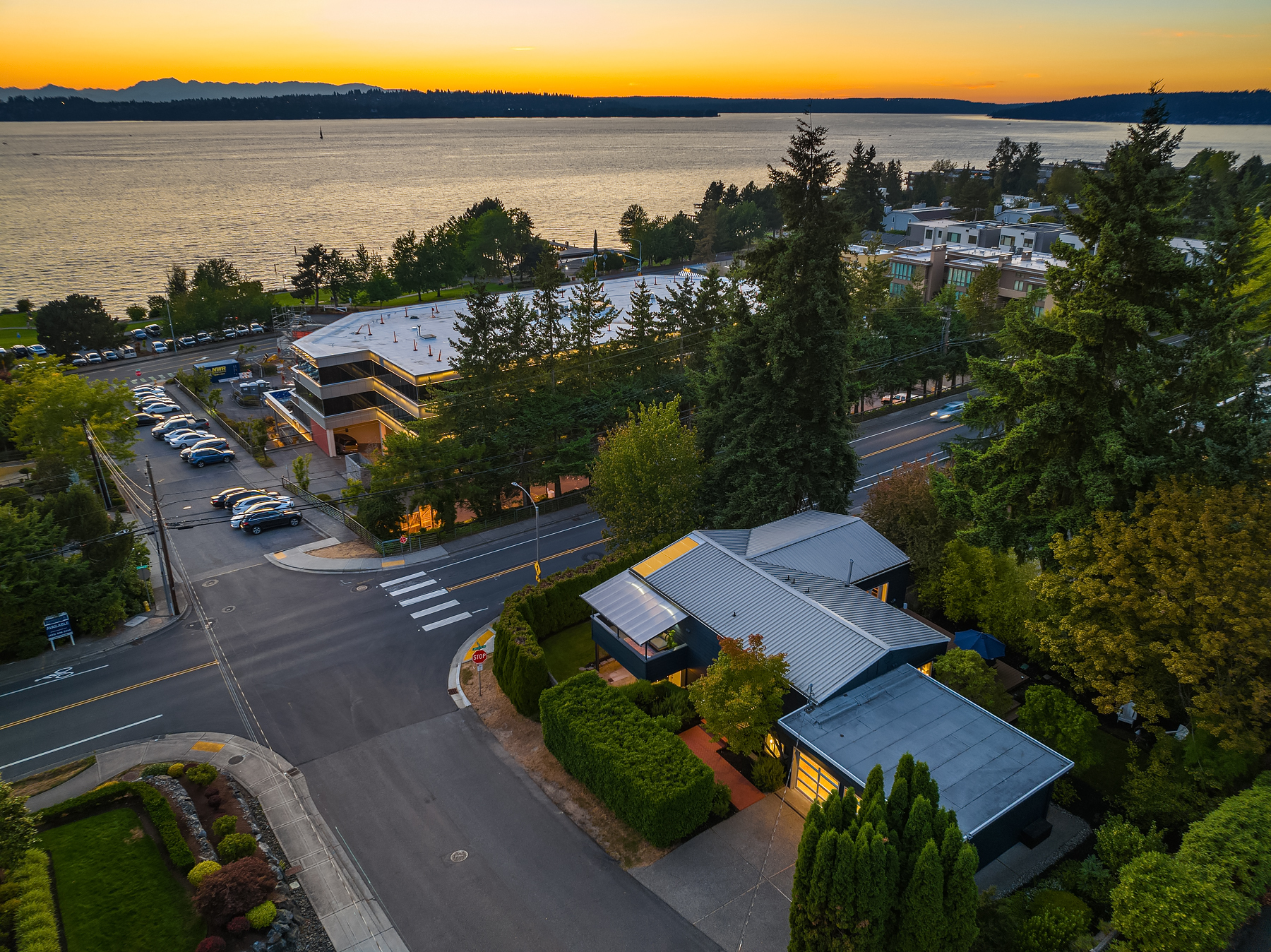 Property Photo: 5802 Lakeview Drive WA 98033