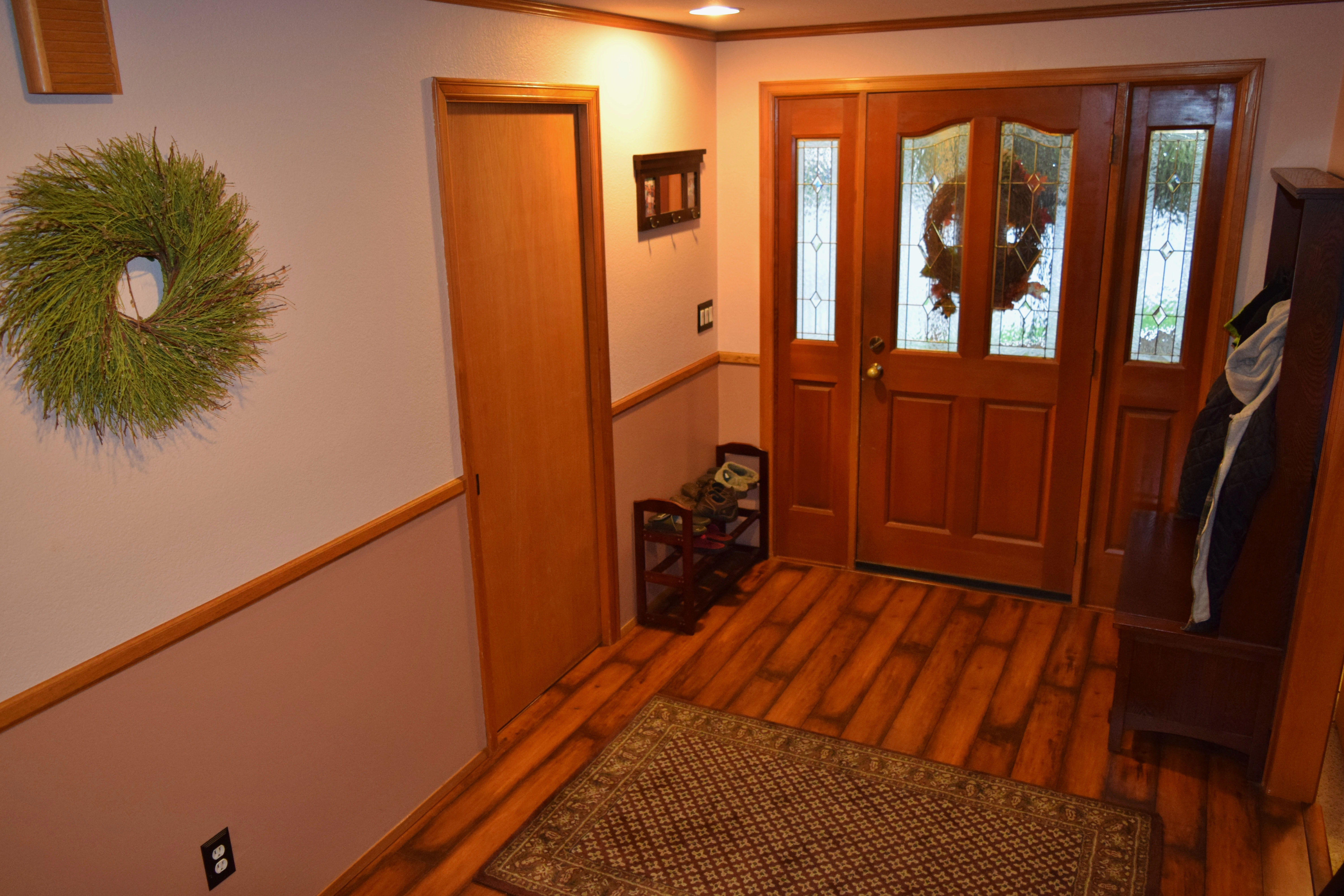 Property Photo: Foyer 605 Brook Ct WA 98264