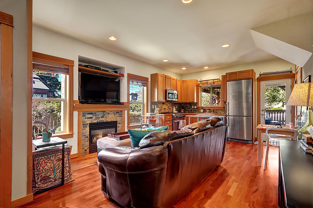 Property Photo: Living room/kitchen 1700 E Columbia St  WA 98122 