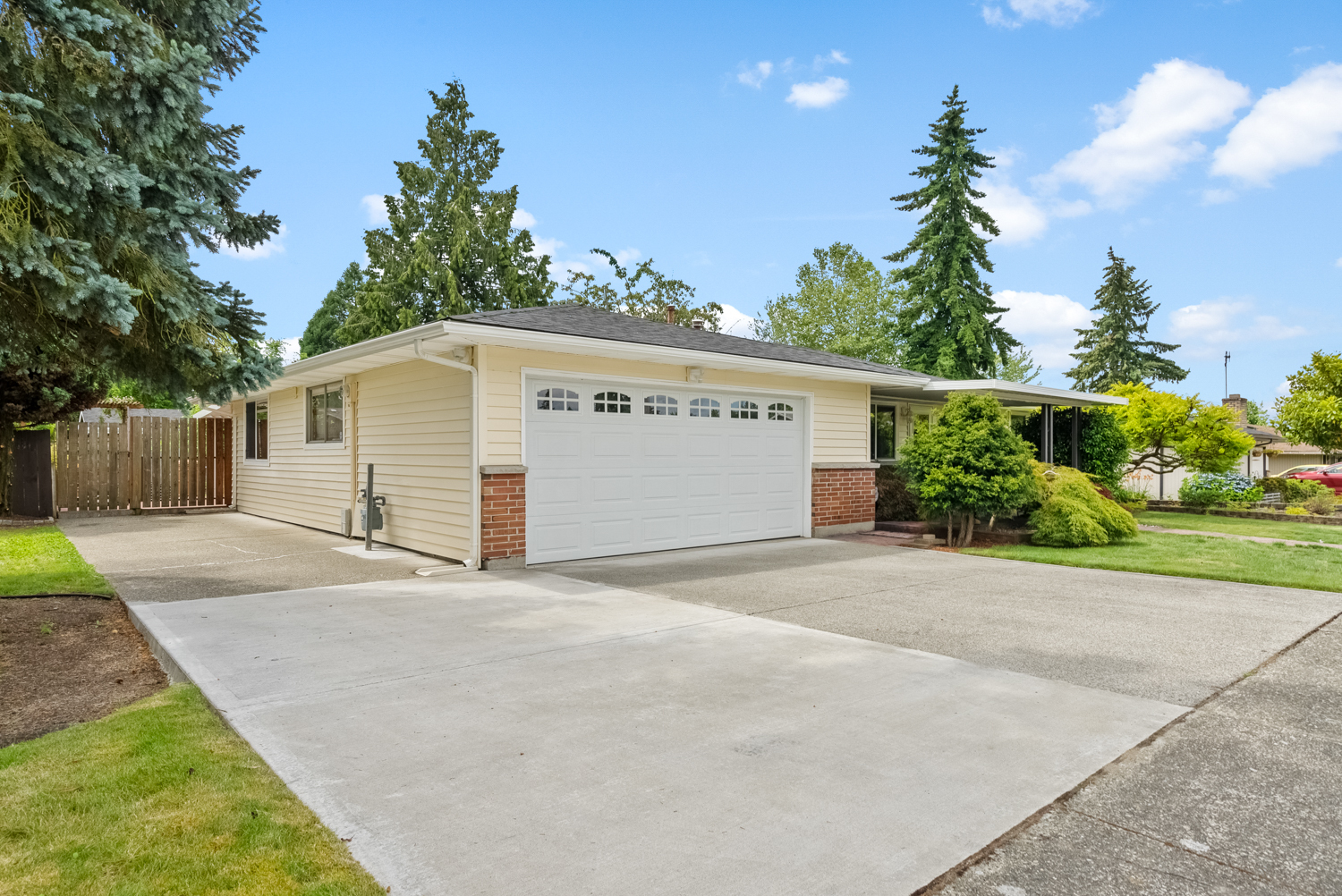 Property Photo: 10621 SE 236th Place WA 98031