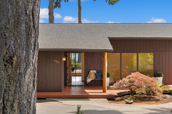 Property Photo: 9793 NE Murden Cove Drive 9793 NE Murden Cove Drive  WA 98110 