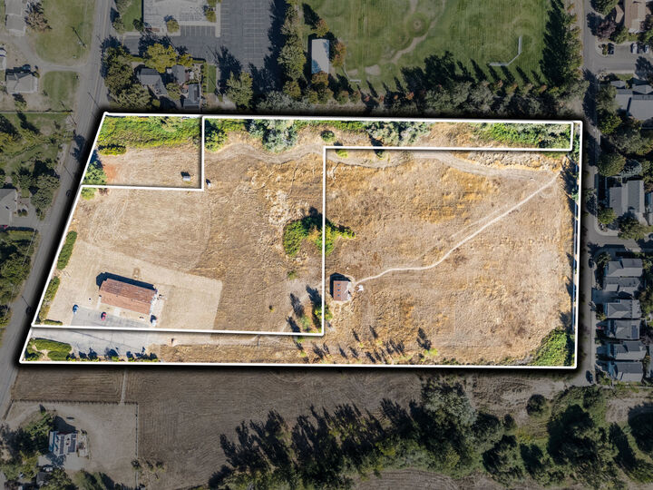 Property Photo: 2082 East Main OR 97520