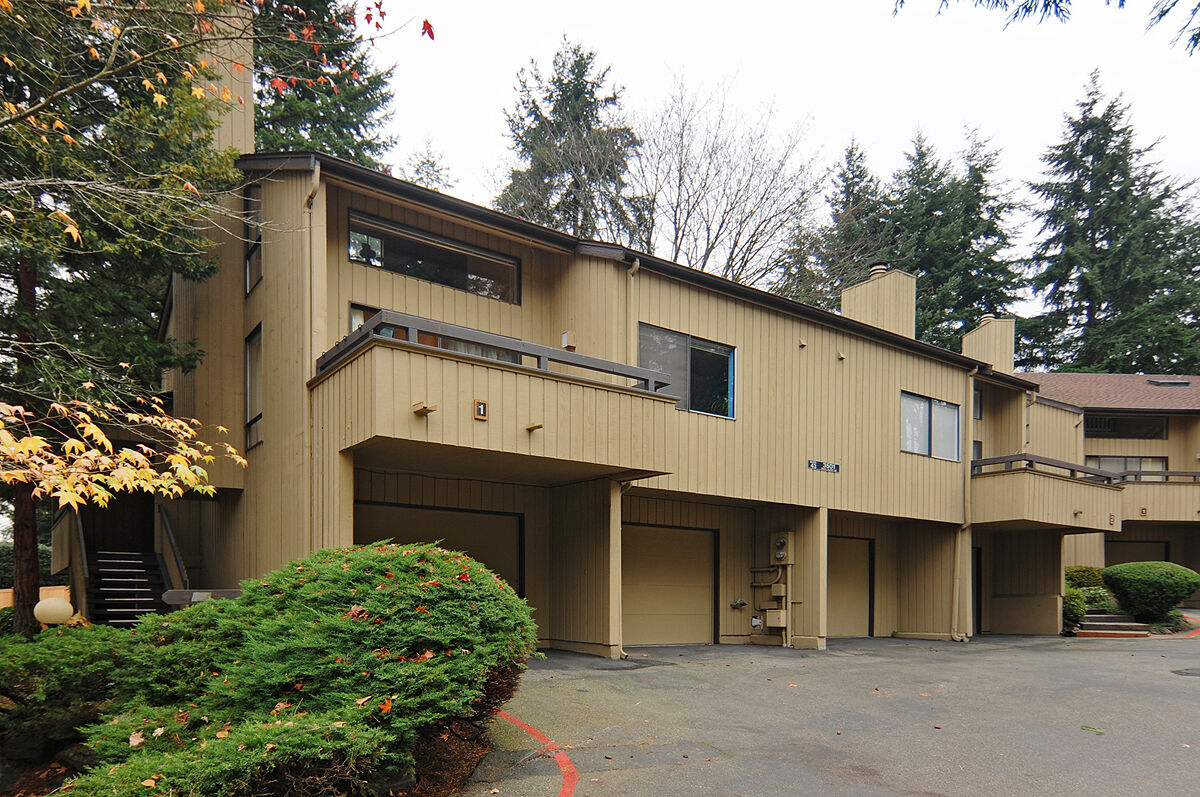 Property Photo: 3501 108th Place NE 43-1 WA 98004