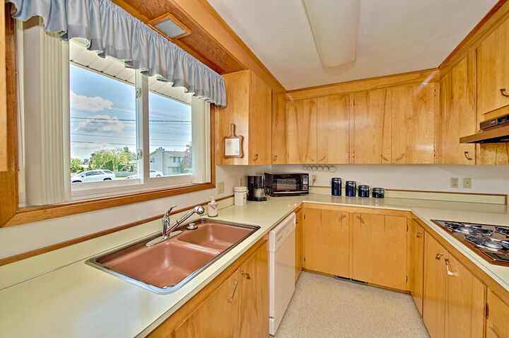 Property Photo: Kitchen/dining room 2610 M Ave WA 98221