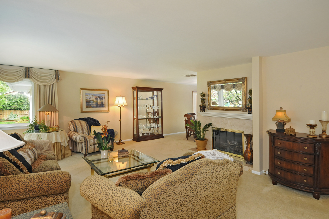 Property Photo: Living & dining room 2420 SW 170th Street  WA 98166 