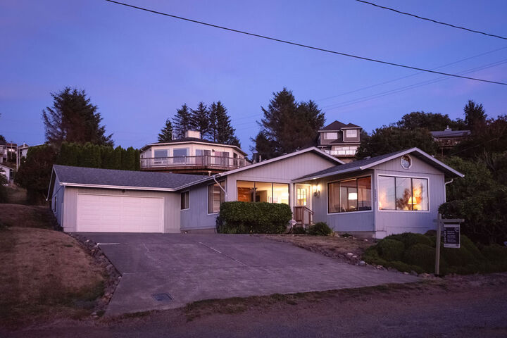 Property Photo:  35565 Lower Loop Rd  OR 97135