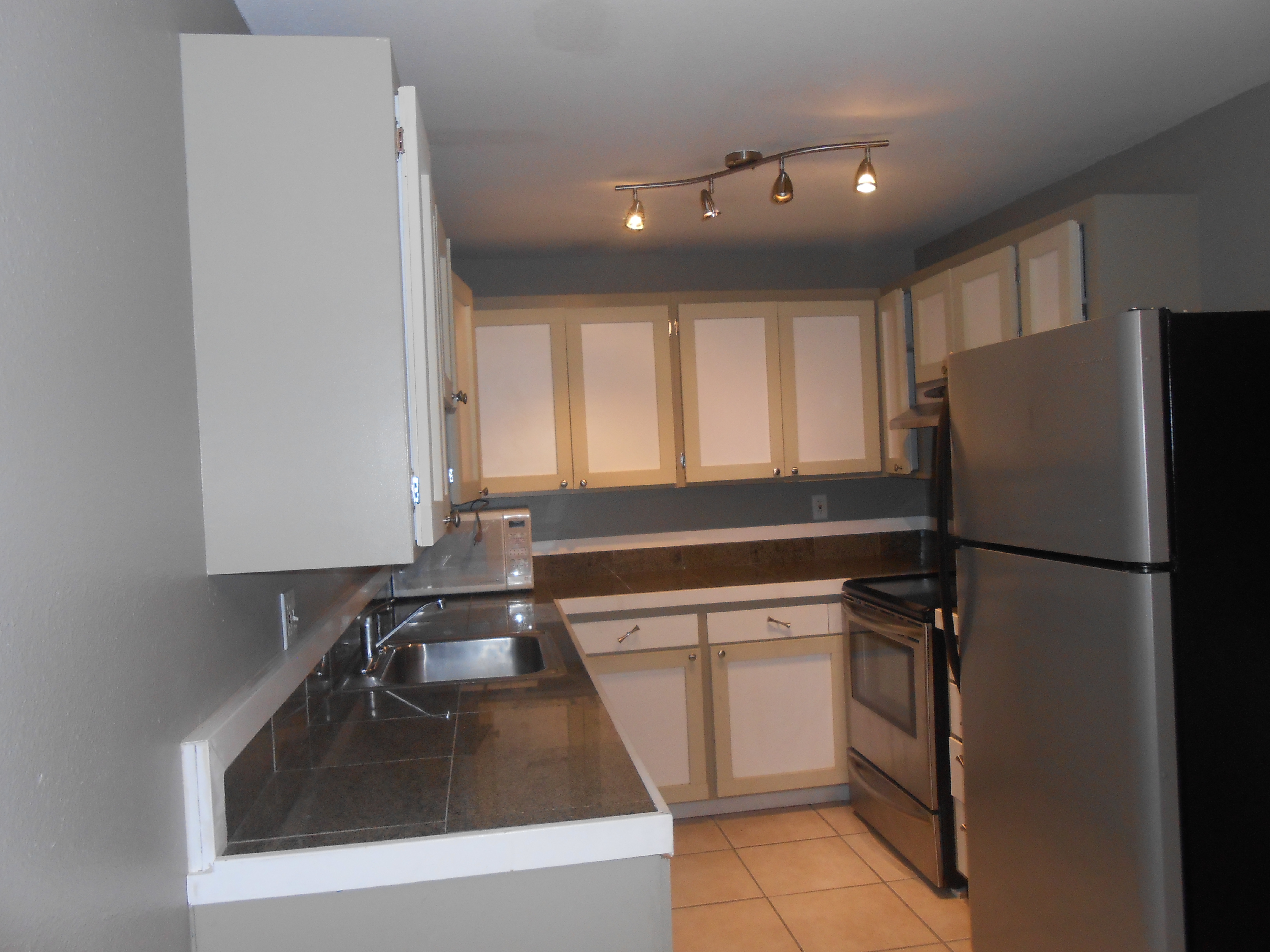 Property Photo: Updated kitchen 3209 Hoyt Ave 301  WA 98201 